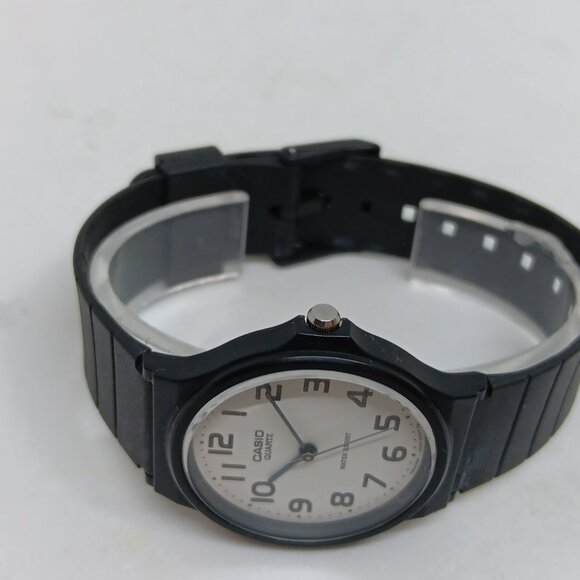 Casio MQ24 Unisex 33mm White Dial Japanese Quartz Resin Watch - Picture 5 of 11